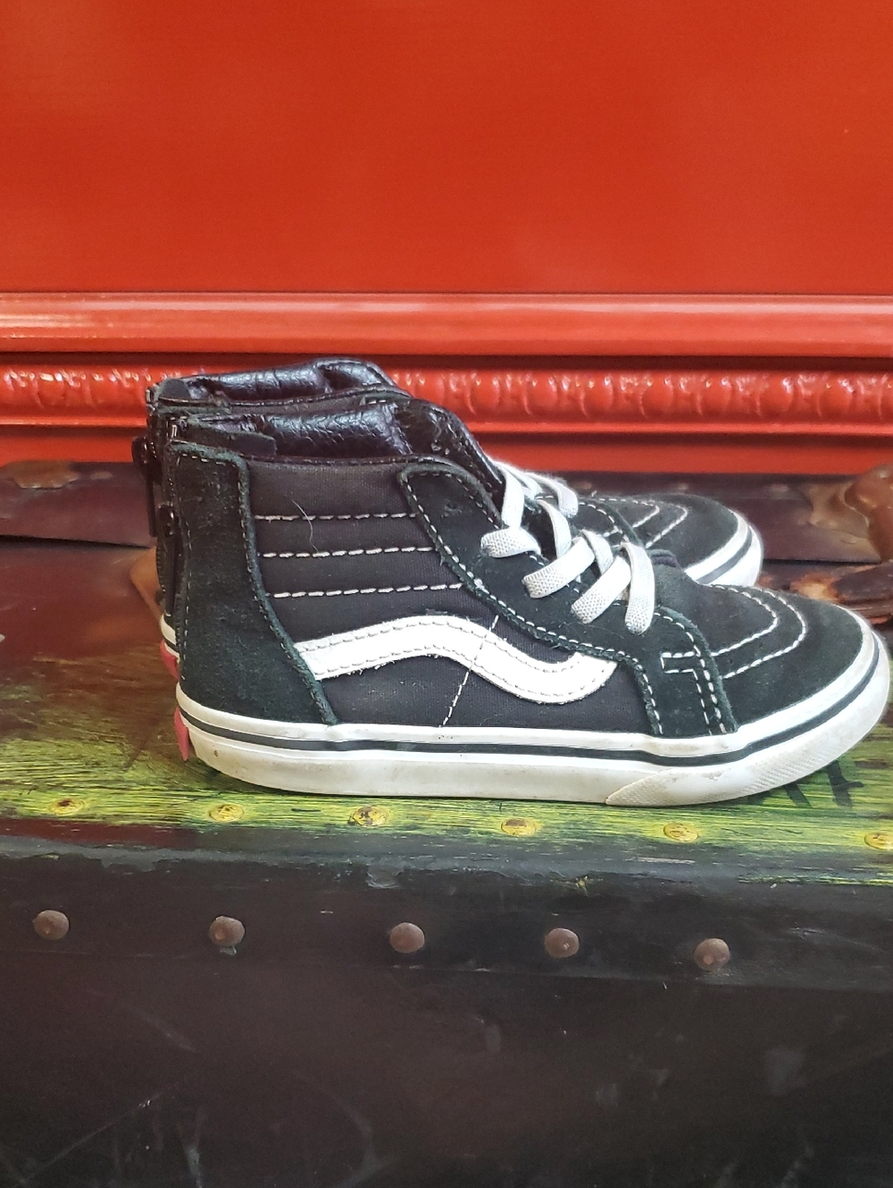 Vans Kids Size 9.5 High-Top Sneakers in Classic Black and White